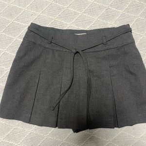 Hollister Women Gray Pleated Shorts